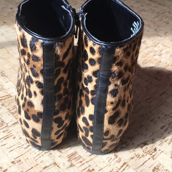 Nine West Huggins Leopard Print Genuine Calf Hair Ankle Boot Bootie 7.5 - Picture 3 of 10